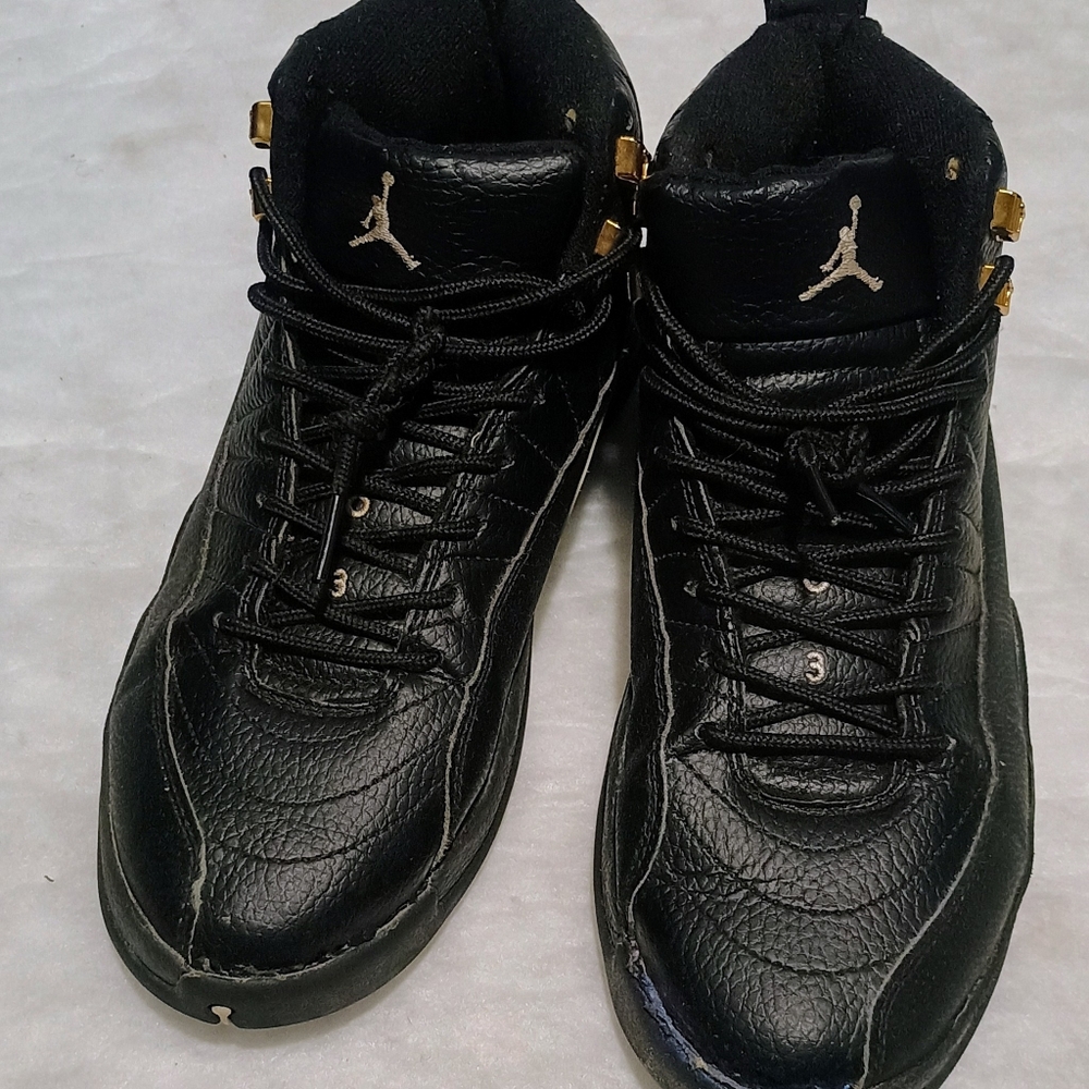 NIKE Boys Air Jordan 12 Retro Black/White-Metallic Gold Leathe -Sz 7